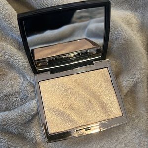 Anastasia Beverly Hills Amrezy Highlighter!!